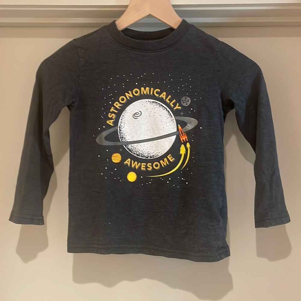 CAT & JACK Charcoal Gray Long Sleeve Outer Space Planets Shirt Boys Size XS 4/5